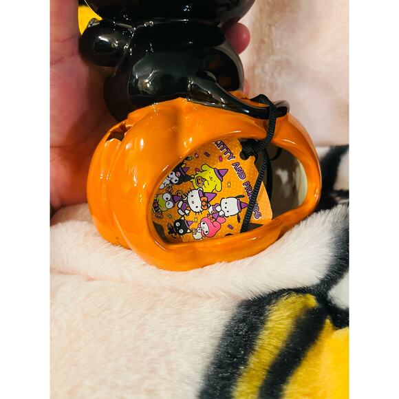 Hello kitty faux rabbit fur throw 50 by 70  with Hello kitty pumpkin tea light - Picture 5 of 5